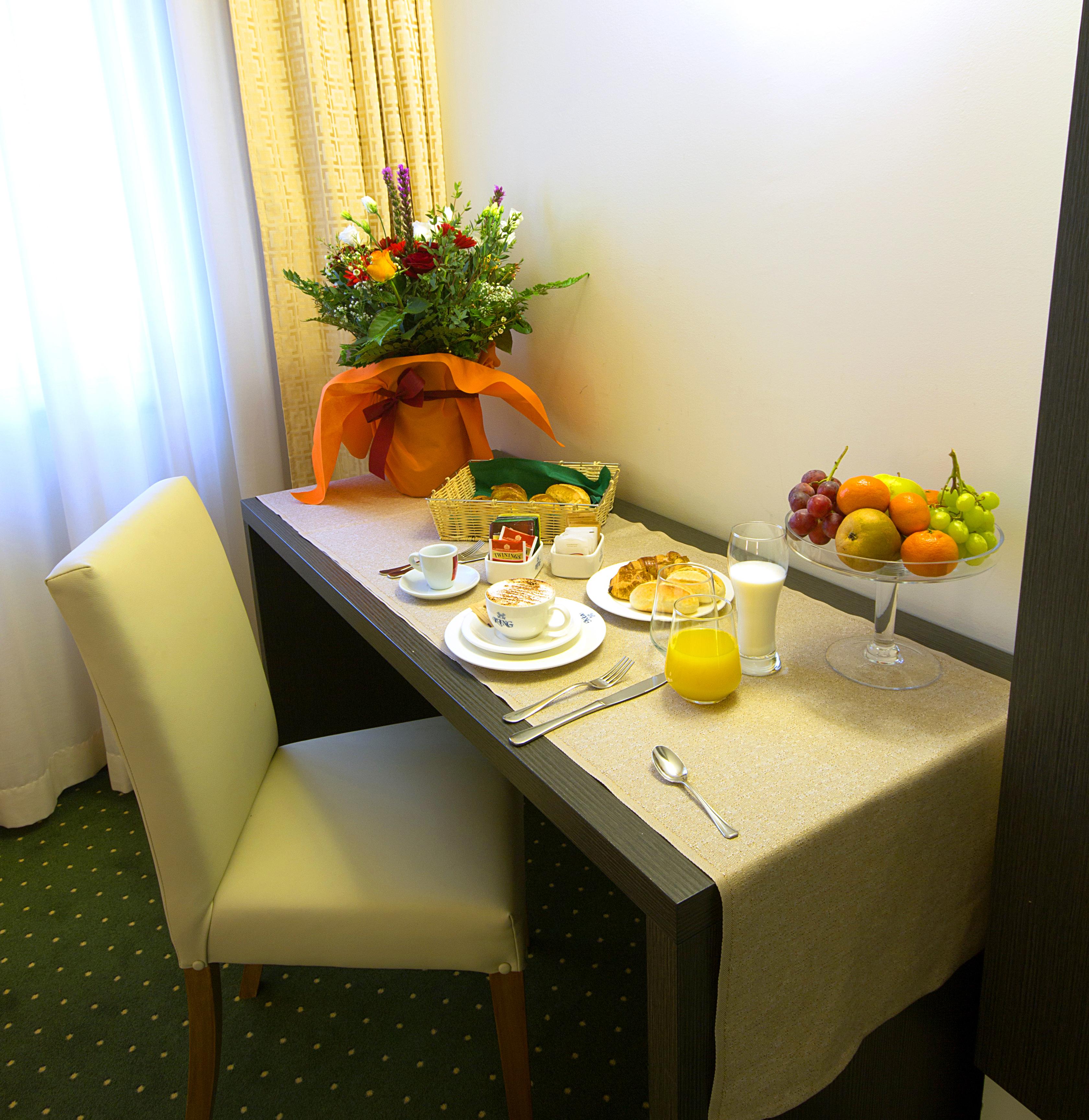 Hotel King, By R Collection Hotels Varedo Bagian luar foto